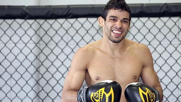 Aos 24 anos, Renan Barão pode ser o mais novo entre os brasileiros campeões do UFC