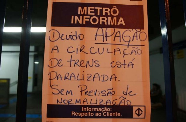 Durante o apagão, o serviço de metrô e trem em São Paulo foi interrompido.