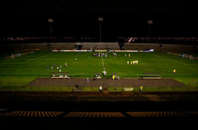 Depois de mais de uma hora esperando pela volta da energia elétrica, o jogo entre Brasiliense e São Caetano, que aconteceria em Taguatinga, foi cancelado.