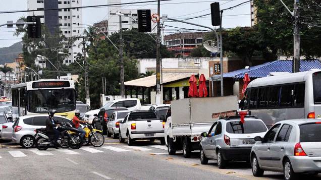 Semáforos apagaram e atrapalharam o trânsito na cidade de Natal (RN), após blecaute que atingiu oito estados do nordeste na quarta-feira (28)