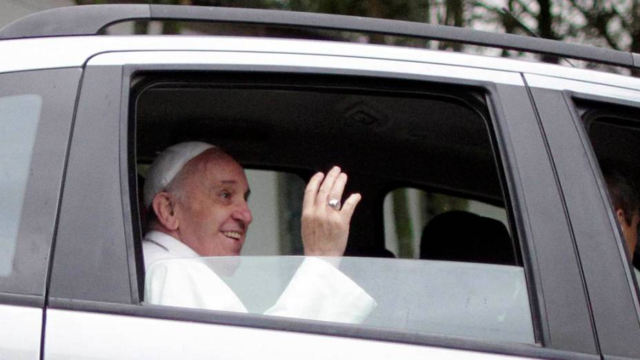 Papa Francisco deixa o Rio de Janeiro rumo a Aparecida do Norte