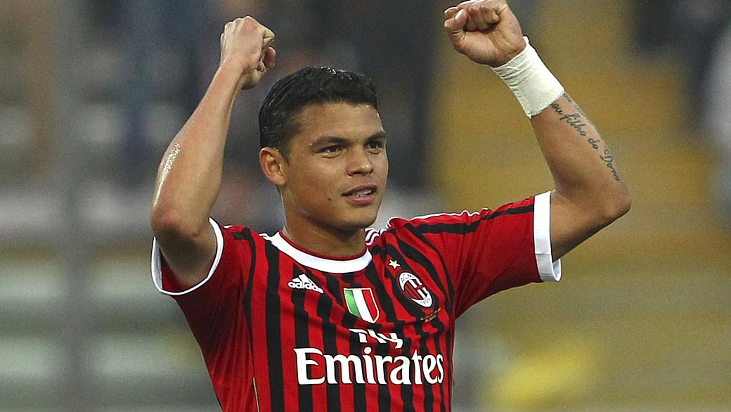 Thiago Silva com a camisa do Milan: ele é referência no clube italiano