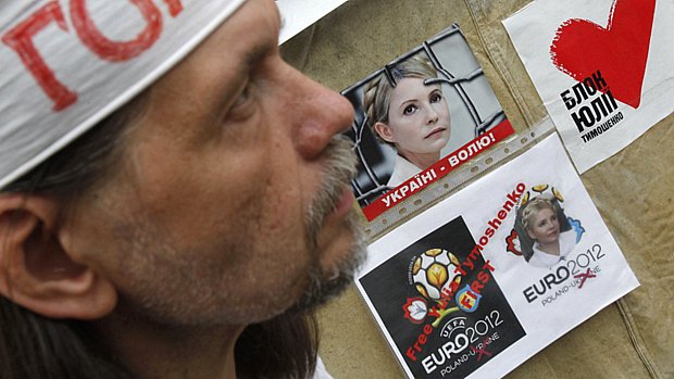 Apoiadores da ex-premiê Yulia Timoshenko pedem boicote da Eurocopa-2012