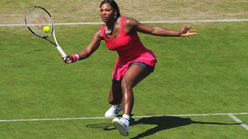 Após quase 1 ano fora, Serena Williams voltou às quadras nesta terça-feira