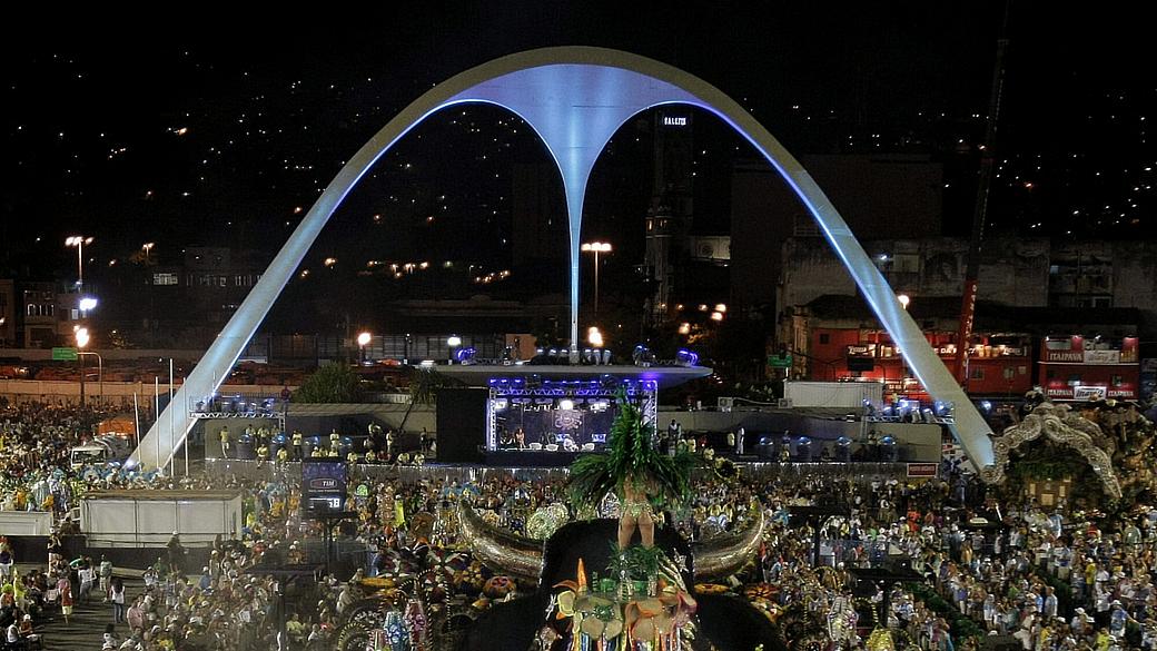Praça da Apoteose ao fim do desfile da Beija-Flor, no primeiro dia de desfiles no Rio de Janeiro (19/02/2012)