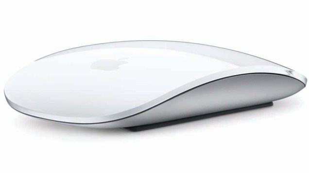 2009 - Magic Mouse, o primeiro mouse multi-touch que funciona via Bluetooth