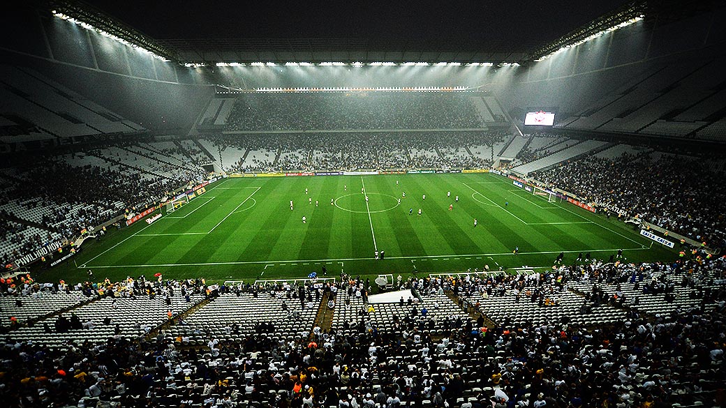 Jogo inaugural da Arena Corinthians só aconteceu no último domingo, a menos de um mês pro Mundial