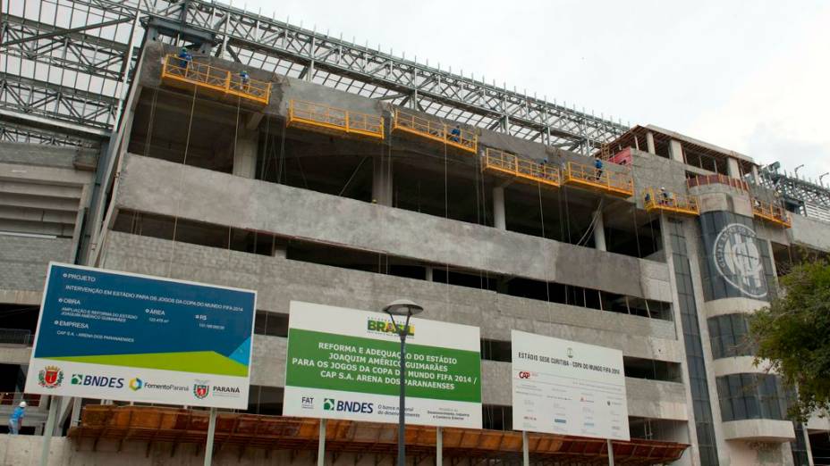 Obras da Arena da Baixada, em Curitiba, em 13 de fevereiro