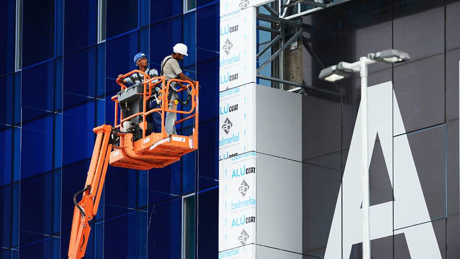 Preparativos para a inauguração da nova Arena do Grêmio, em Porto Alegre