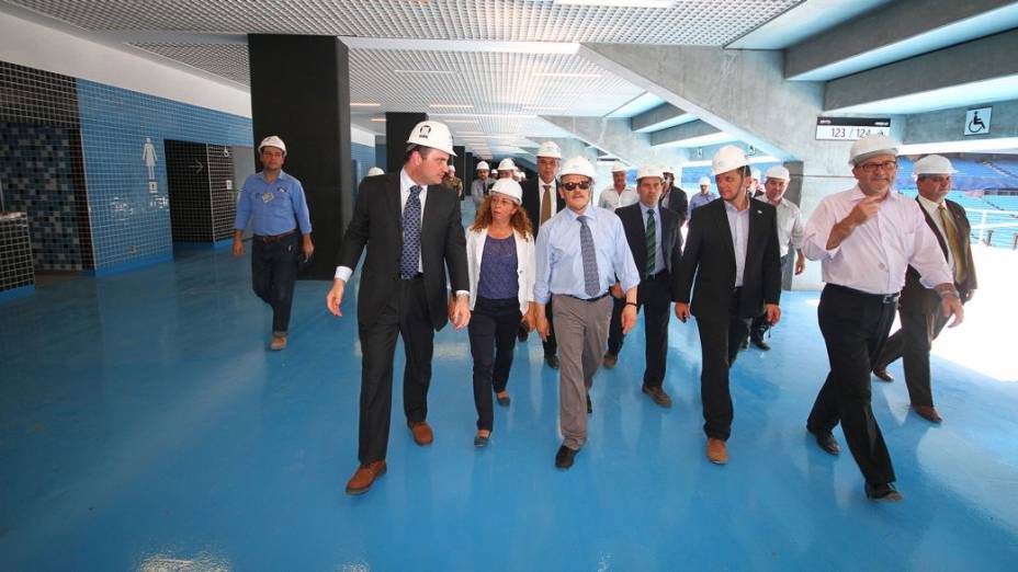 O governador Tarso Genro visita as obras da Arena do Grêmio