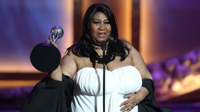 Aretha Franklin recebe prêmio no 39ª NAACP Image Awards 2008, nos Estados Unidos