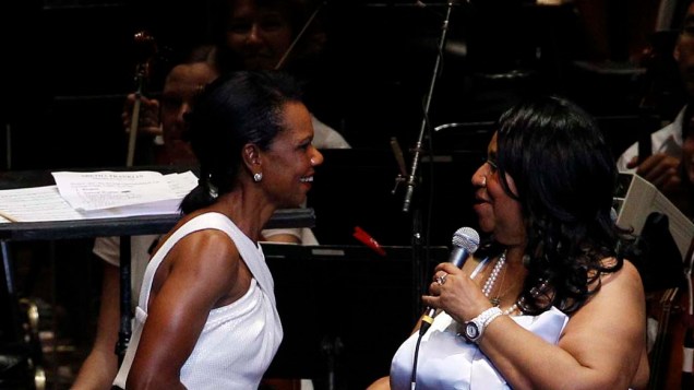 Aretha Franklin encontra Condoleezza Rice durante performance, nos Estados Unidos, em 2010