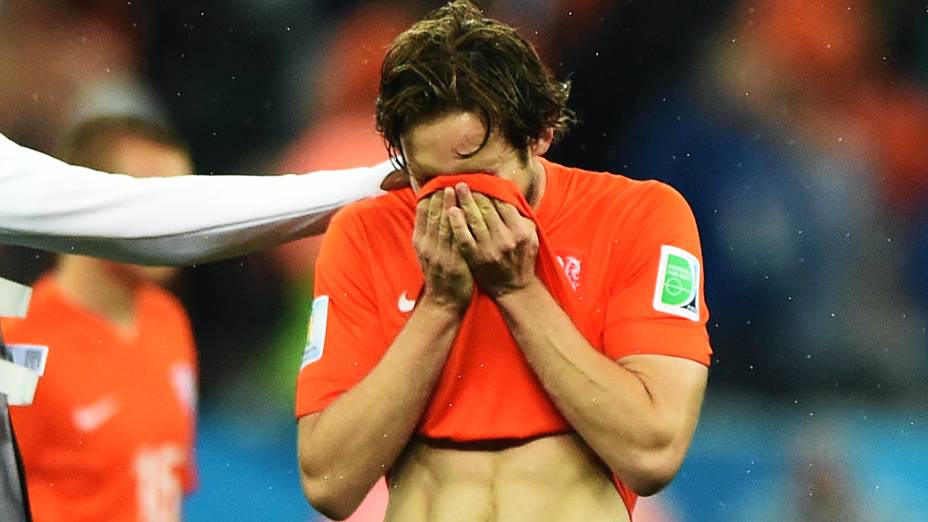 Jogador da Holanda chora após ser derrotado pela a Argentina no Itaquerão, em São Paulo