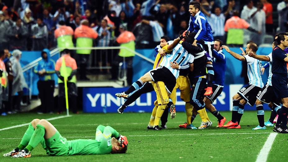 Jogadores da Argentina comemoram classificação para a final da Copa do Mundo após vencer a Holanda, no Itaquerão em São Paulo