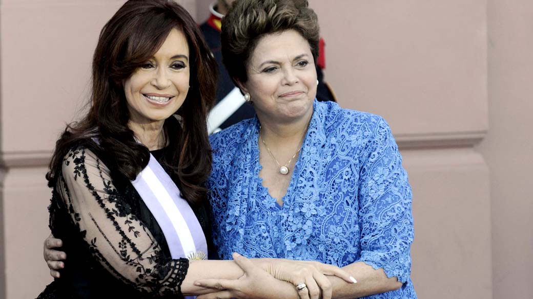 Cristina Kirchner e Dilma Rousseff durante a posse do segundo mandato da presidente argentina em 2010