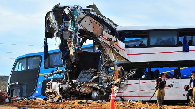 Pelo menos 11 pessoas morreram e outras 49 ficaram feridas em um acidente entre dois ônibus e um caminhão na Província de Chubut, no sul da Argentina