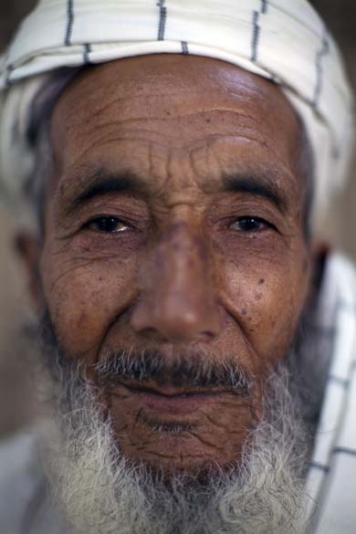 Malik Obaidullah, o homem mais idoso de Arghandab, tem 88 anos