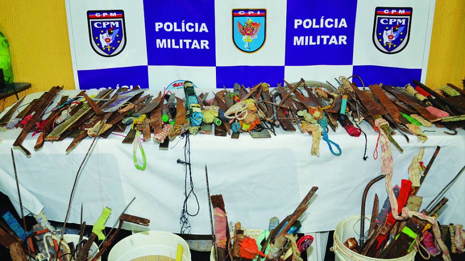 Armas artesanais e celulares foram apreendidos durante revista da PM no Complexo Penitenciário de Pedrinhas