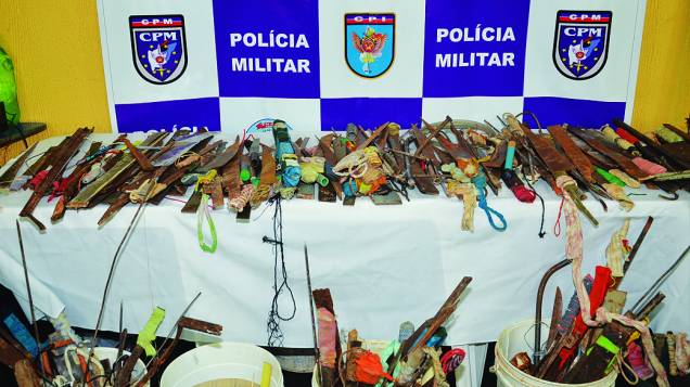 Armas artesanais e celulares foram apreendidos durante revista da PM no Complexo Penitenciário de Pedrinhas Armas artesanais e celulares foram apreendidos durante revista da PM no Complexo Penitenciário de Pedrinhas