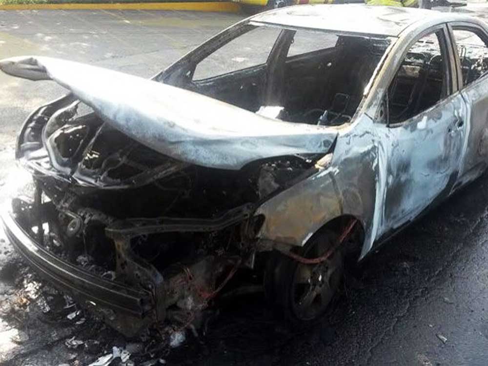 Veículo foi incendiado na Rodovia Presidente Dutra na manhã deste sábado (18)