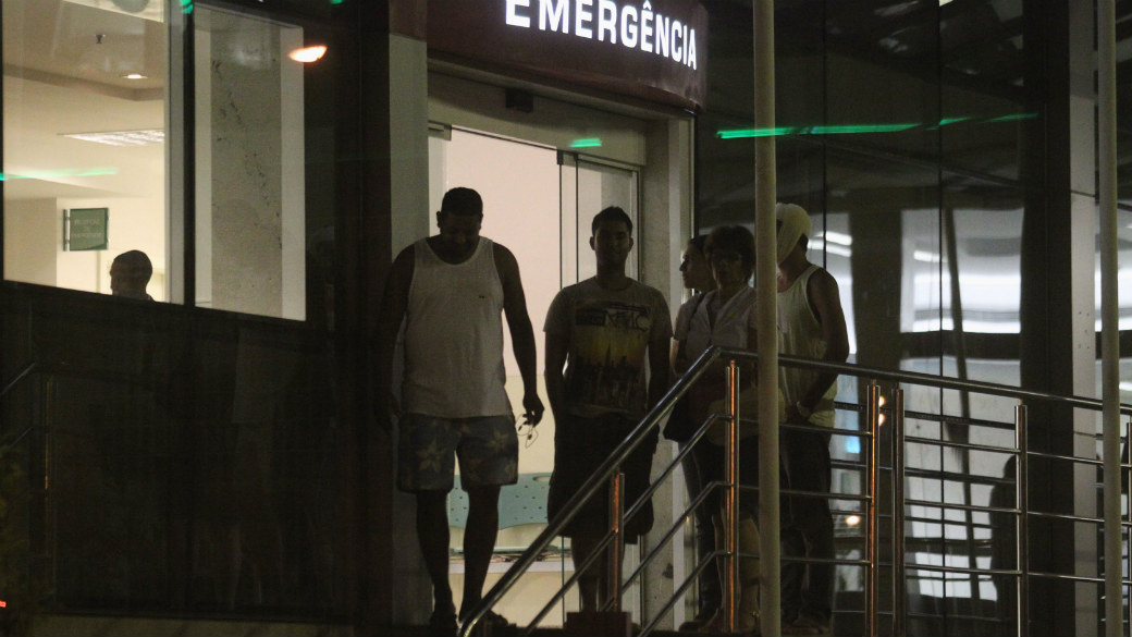 Pacientes na emergência do hospital Norte D'Or: quadrilha assaltou a unidade de saúde durante a madrugada
