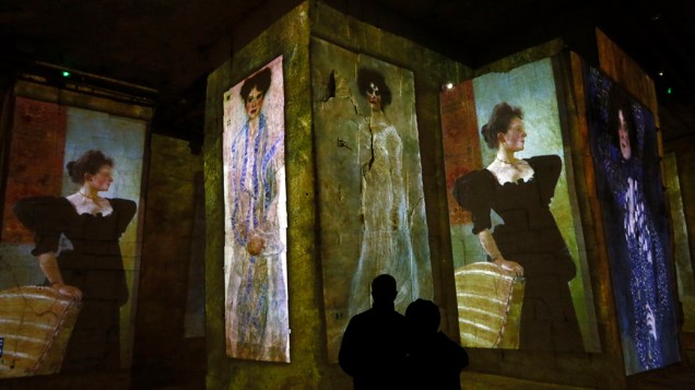 Gustav Klimt produziu trabalhos que incluem pinturas, murais, esboços e outros objetos de arte