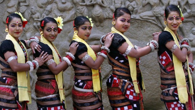 Artistas durante coletiva de imprensa para a feira anual de artesanato na Índia