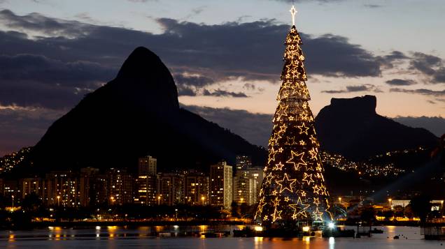 O espetáculo de Natal na Lagoa Rodrigo de Freitas | VEJA