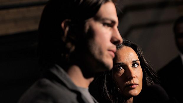 Ashton Kutcher e Demi Moore durante entrevista coletiva, em abril