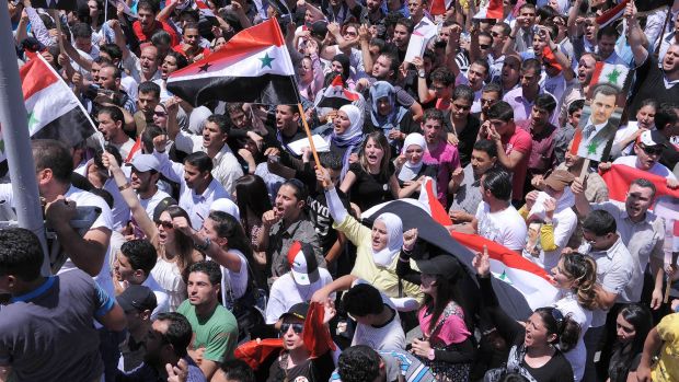 Apoiadores de Assad se manifestam em diversas cidades nesta terça-feira