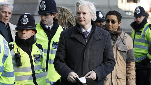 Julian Assange chega à Suprema Corte de Londres