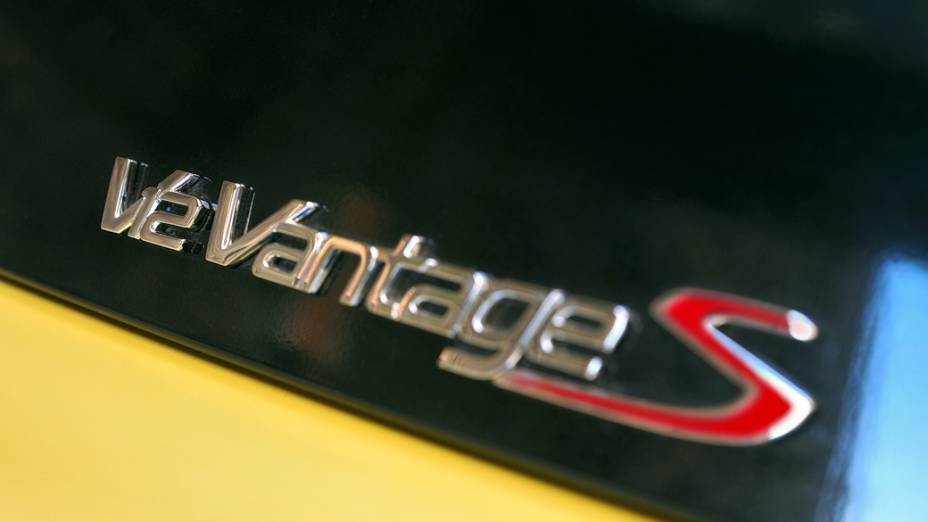Aston Martin V12 Vantage S: motor 6.0, 565 cv e velocidade máxima de 330 km/h