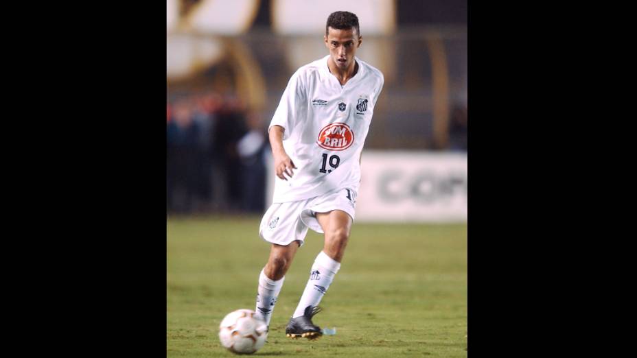 Nenê atuando pelo Santos, em 2003