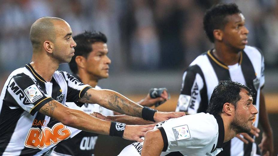 Diego Tardelli durante partida entre Atlético MG e Olimpia, válida pela final da Libertadores 2013, no Estádio do Mineirão, em Belo Horizonte<br><br>   <br><br>  <br><br>