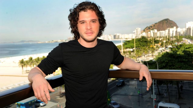 Kit Harington que interpreta Jon Snow na série A Guerra dos Tronos está no Brasil