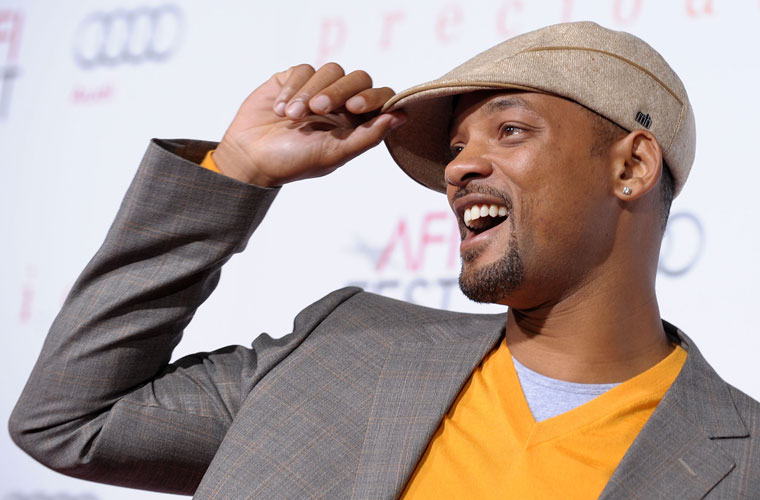 O filme Hancock elevou os ganhos de Will Smith para 45 milhões de dólares.