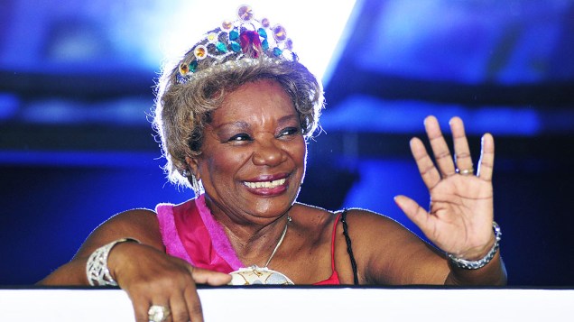 A atriz Neuza Borges participa do Carnaval de Salvador na Barra-Ondina, na noite desta quinta- feira (27)