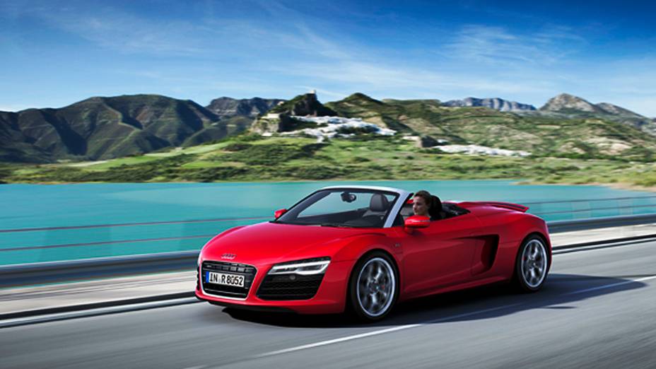 Audi R8 Spyder: motor V10 de 5.2 litros e 525 cv de potência, aceleração de 0 a 100 km/hora em 4,1 segundos