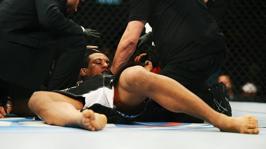 O australiano Anthony Perosh vence o brasileiro Vinícius Magalhães no Ultimate Fighting que volta ao Rio de Janeiro (RJ), para o evento UFC 163, ou simplesmente UFC Rio 4