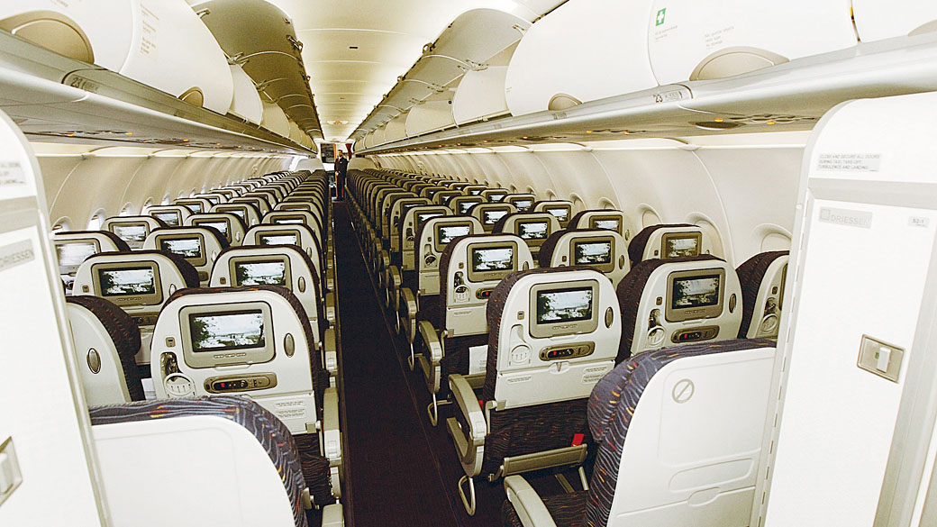 Interior de uma aeronave da empresa Avianca