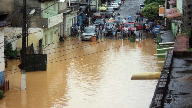 Saída de Laje do Muriaé para o município vizinho de Miracema está inundada
