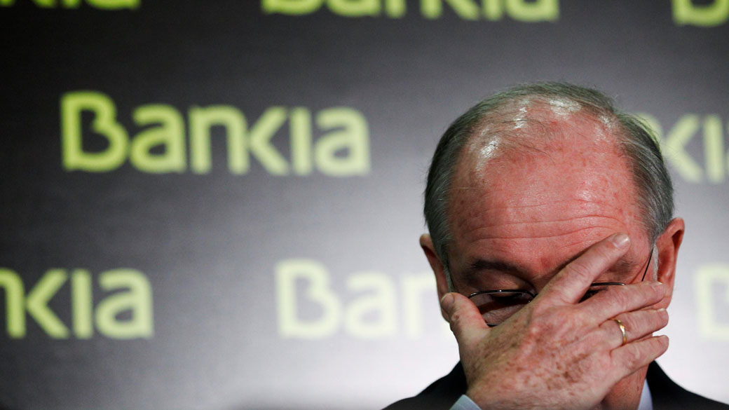 Ex-prresidente do banco Bankia, Rodrigo Rato durante coletiva de imprensa em fevereiro de 2012