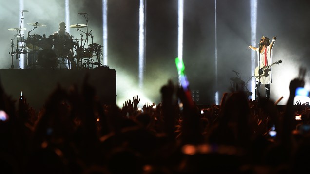 A banda californiana 30 Seconds to Mars durante o show nesta quinta-feira (16), no Espaço das Américas, zona Oeste de São Paulo
