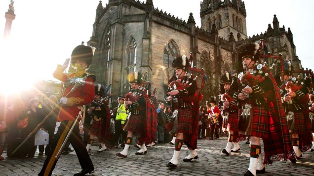Guarda Real Escocesa durante desfile em frente a catedral St. Giles em Edimburgo, na Grã-Bretanha
