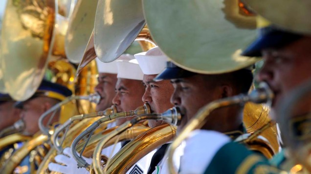 Banda toca em homenagem ao novo chefe das forças armadas Major General, Jessie Dellosa, em Manilla, Filipinas