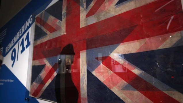 A bandeira britânica recuperada nos destroços do World Trade Center após os ataques de 2001, no Imperial War Museum em Manchester, Inglaterra