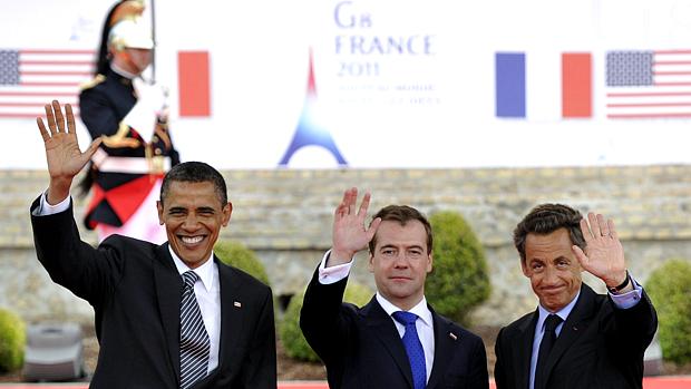Barack Obama (EUA), Dmitry Medvedev (Rússia) e Nicolas Sarkozy (França) na chegada para o encontro do G8
