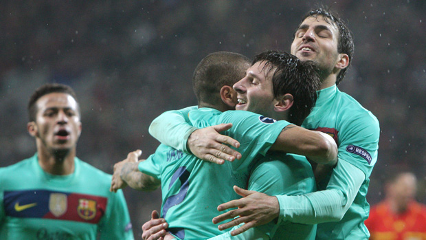 Messi comemora gol na vitória do Barcelona sobre o Bayern Leverkusen