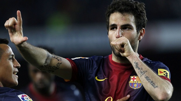 O jogador Cesc Fábregas comemora gol contra o Levante