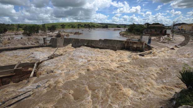 Barragem destruída na cidade de Rio Largo, em Alagoas